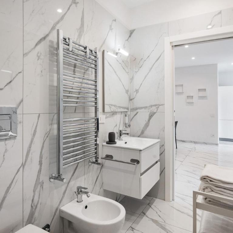Luxury Apartments Napoli Lungomare - Appartamento Deluxe con 2 Camere da Letto e Balcone - 22