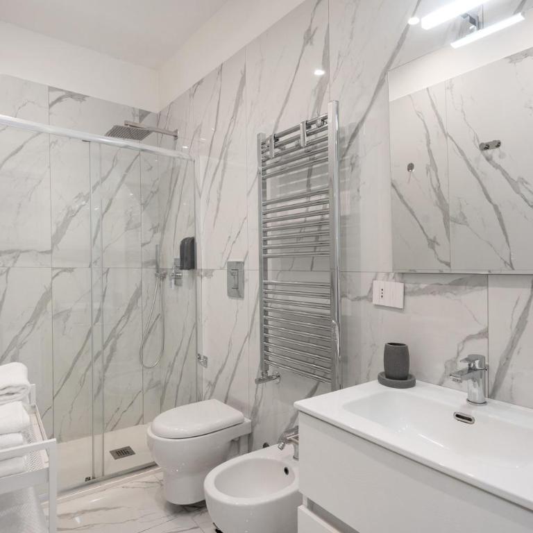Luxury Apartments Napoli Lungomare - Appartamento Deluxe con 2 Camere da Letto e Balcone - 21