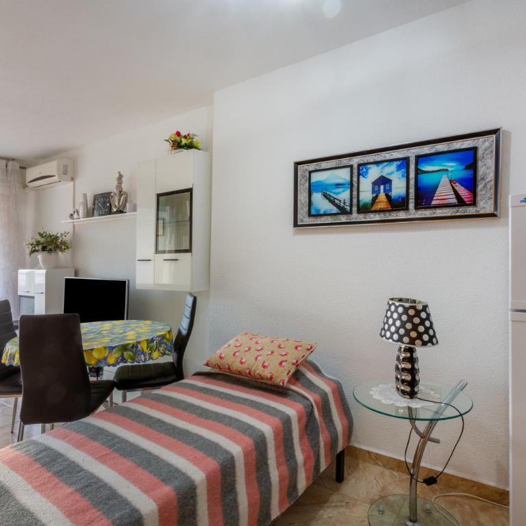 Mtsrat8 - One-Bedroom House - 12