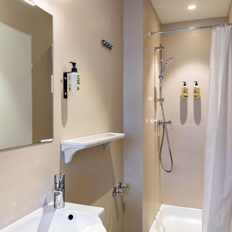 Chalet Sonneck - Seefeld - Standard Zimmer mit Queensize-Bett - 11