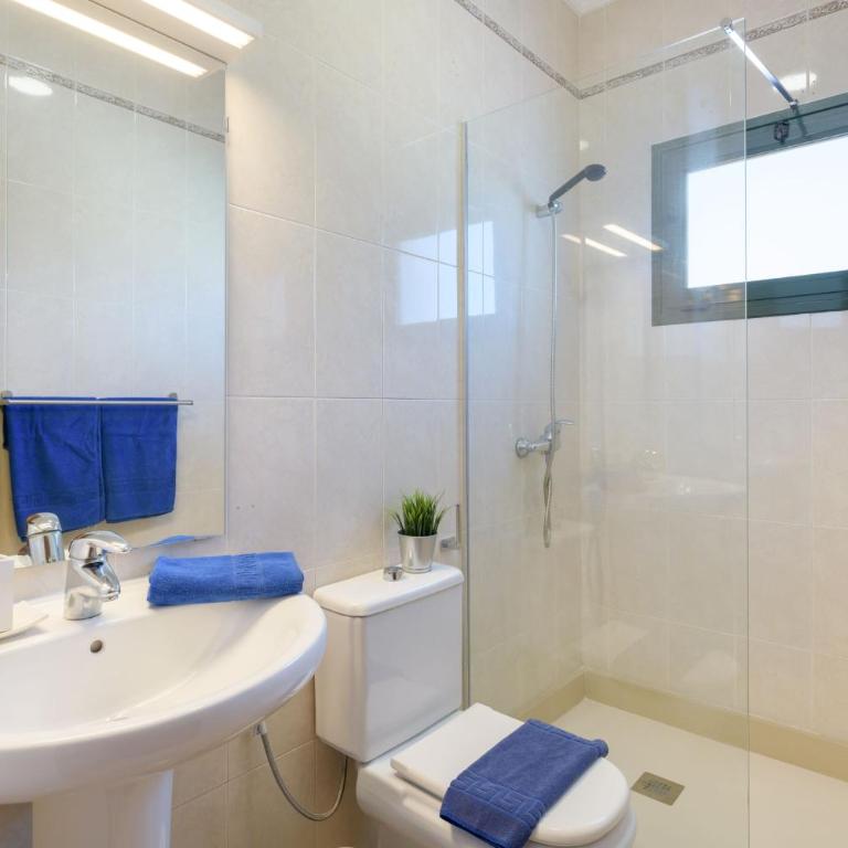 Vista de la Montaña - Three-Bedroom House - 24