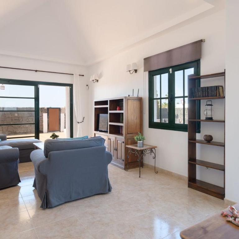 Vista de la Montaña - Three-Bedroom House - 10