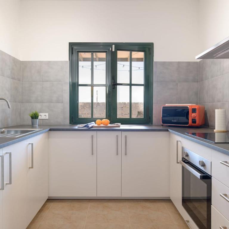 Vista de la Montaña - Three-Bedroom House - 16