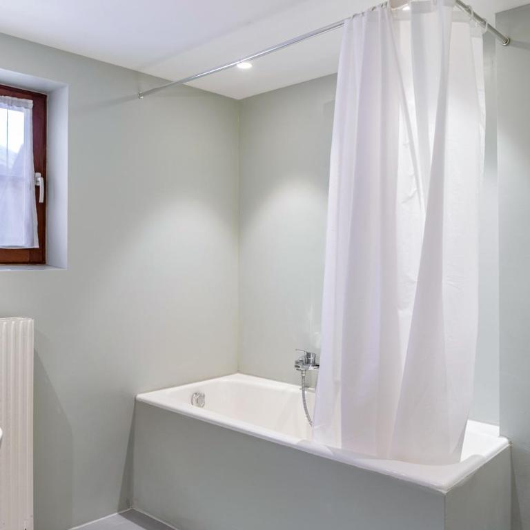 Chalet Sonneck - Seefeld - Standard Zimmer mit Queensize-Bett - 9