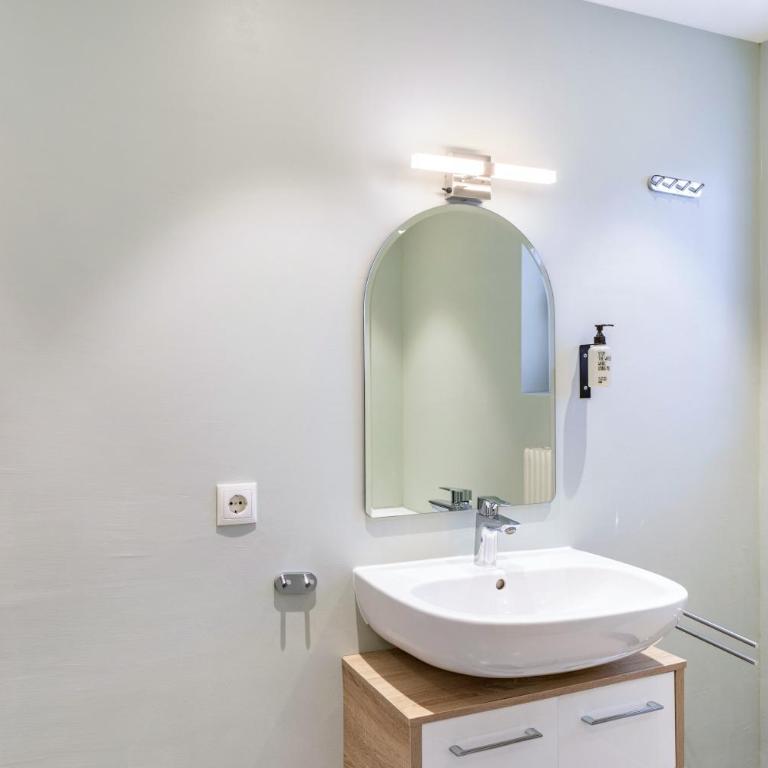 Chalet Sonneck - Seefeld - Standard Zimmer mit Queensize-Bett - 12