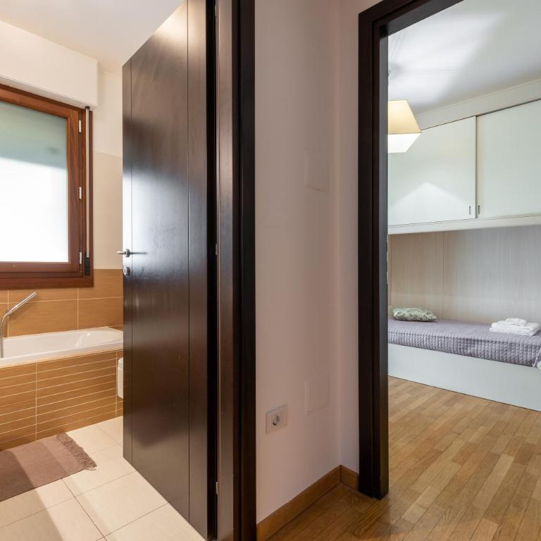 Casa Paola - Appartamento Deluxe con 2 Camere da Letto e Balcone - 15