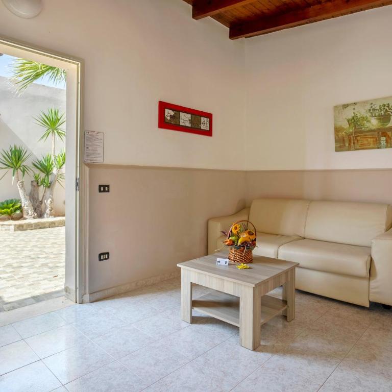 Oasi lamia - 4 - Two-Bedroom Deluxe Apartment with Garden View - 9