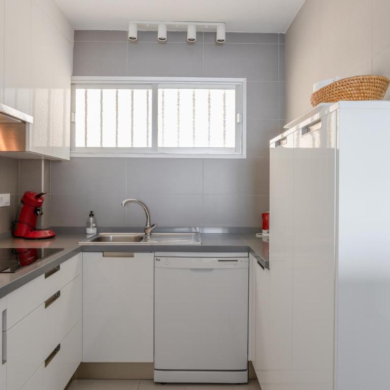 Ramos 10 with garage in Almuñecar - Apartamento Deluxe de 2 dormitorios con vistas al mar - 9