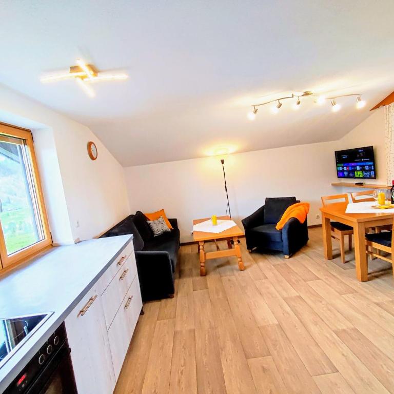 Gästehaus Vogler Oberstdorf-Kornau - Superior Apartment mit 1 Schlafzimmer und Balkon - 6