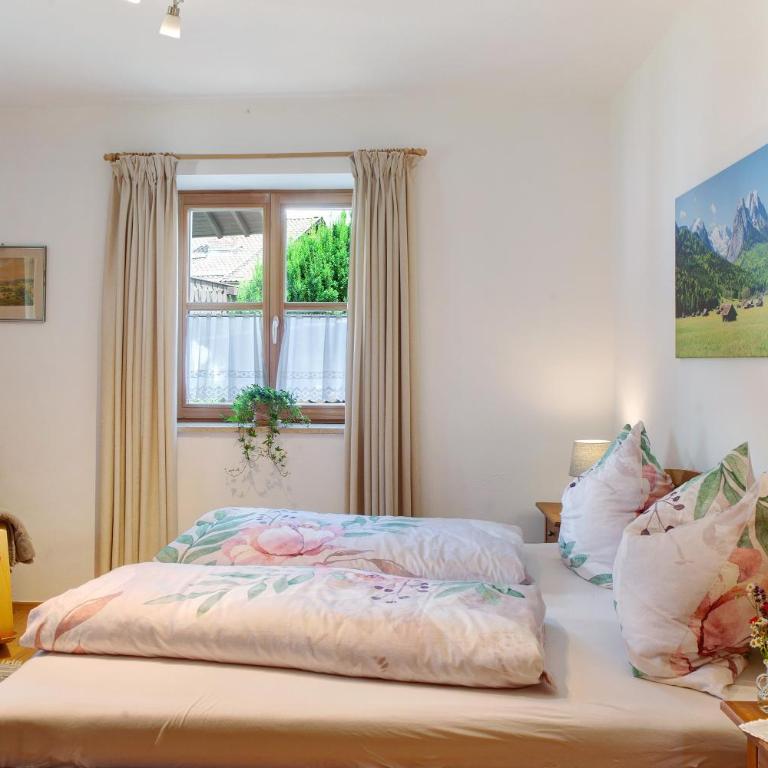 Ferienwohnung Zugspitzblick - Deluxe-Apartment mit 2 Schlafzimmern und Gartenblick - 12