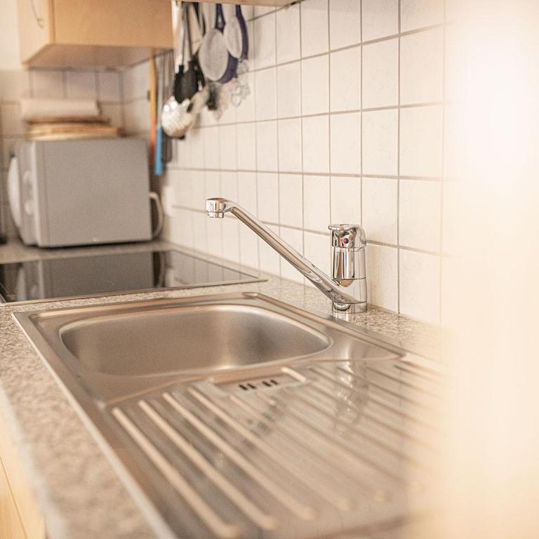 Kofler zw den Wänden Apt Enzian - Two-Bedroom Deluxe Apartment with Garden View - 9