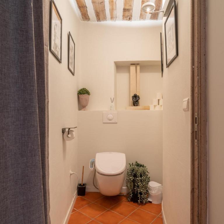 Gîte La Confidence - Two-Bedroom Deluxe Apartment with Balcony - 17