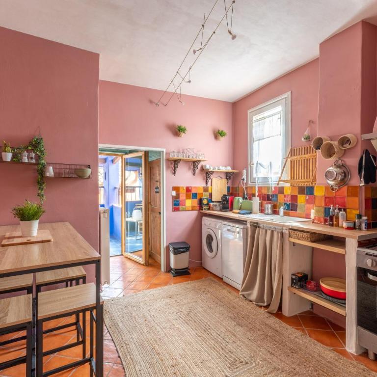Gîte La Confidence - Two-Bedroom Deluxe Apartment with Balcony - 5