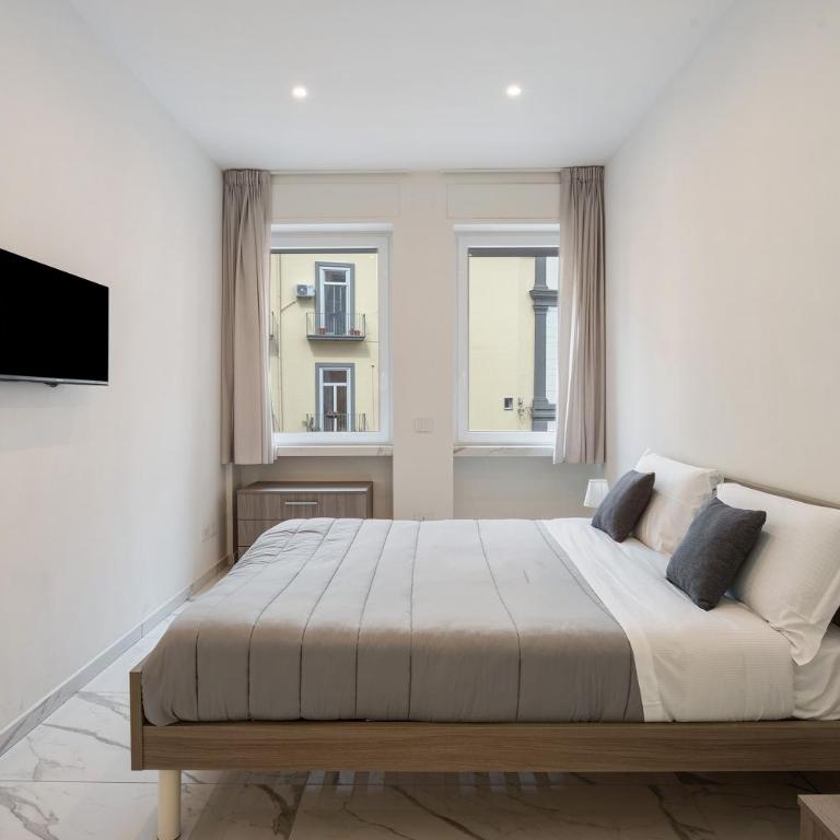 Luxury Apartments Napoli Lungomare - Appartamento Deluxe con 2 Camere da Letto e Balcone - 8