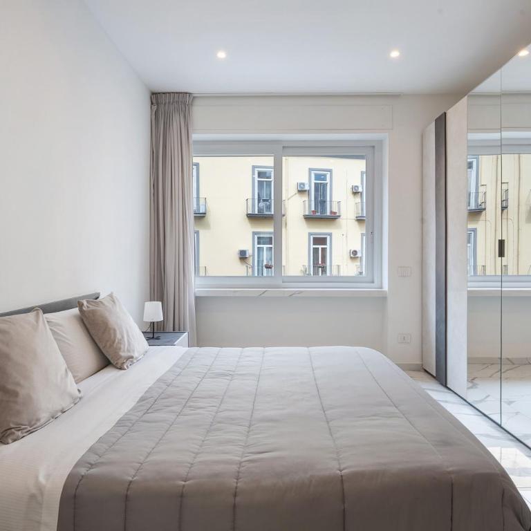 Luxury Apartments Napoli Lungomare - Appartamento Deluxe con 2 Camere da Letto e Balcone - 15