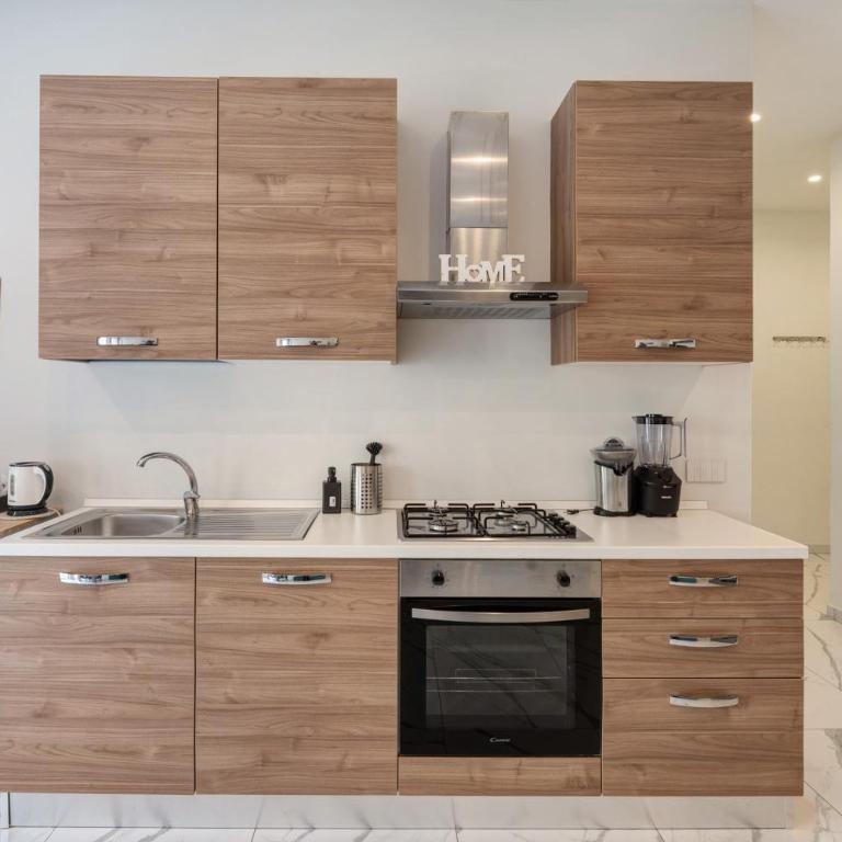 Luxury Apartments Napoli Lungomare - Appartamento Deluxe con 2 Camere da Letto e Balcone - 5