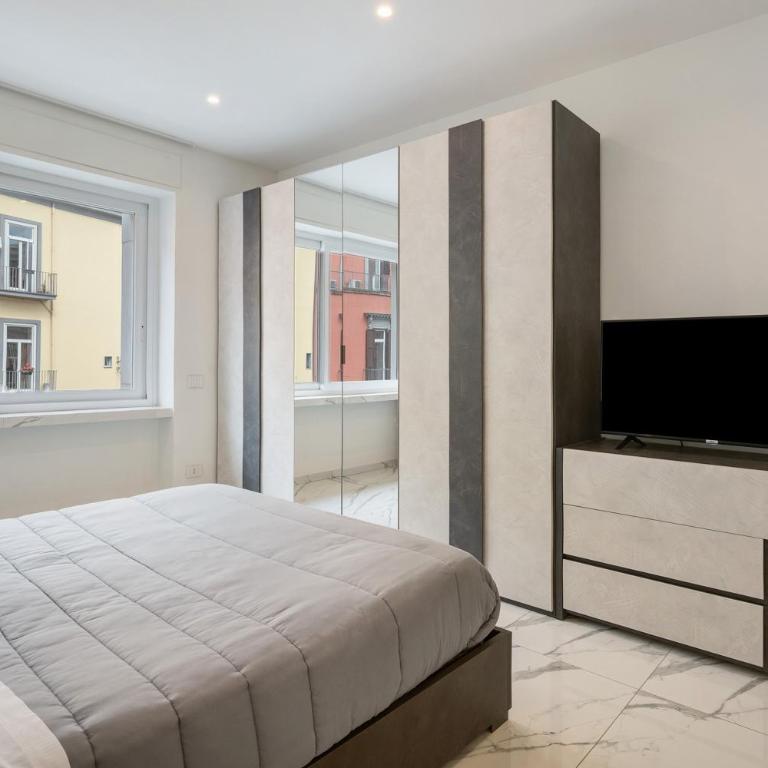 Luxury Apartments Napoli Lungomare - Appartamento Deluxe con 2 Camere da Letto e Balcone - 16
