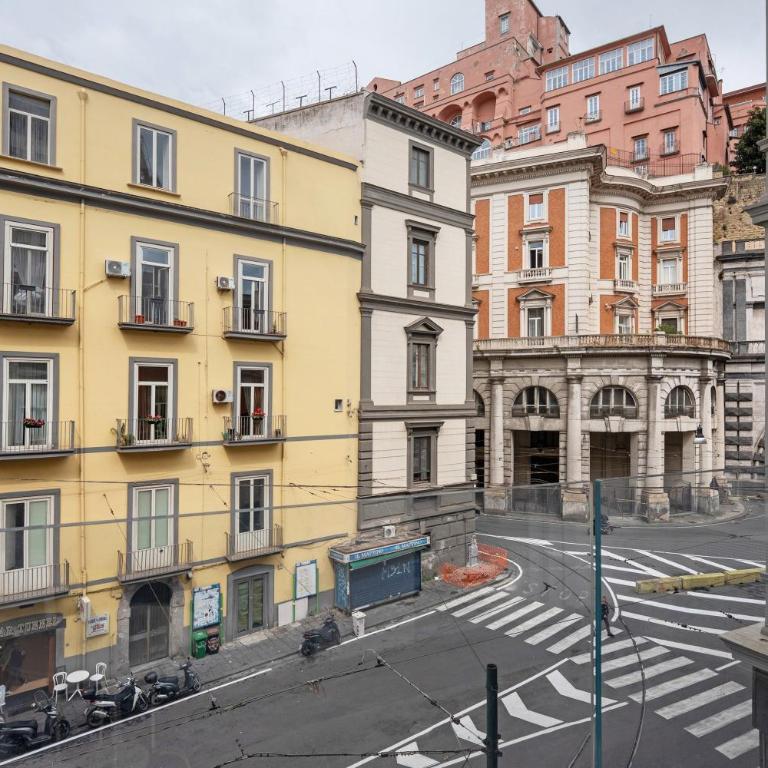 Luxury Apartments Napoli Lungomare - Appartamento Deluxe con 2 Camere da Letto e Balcone - 3