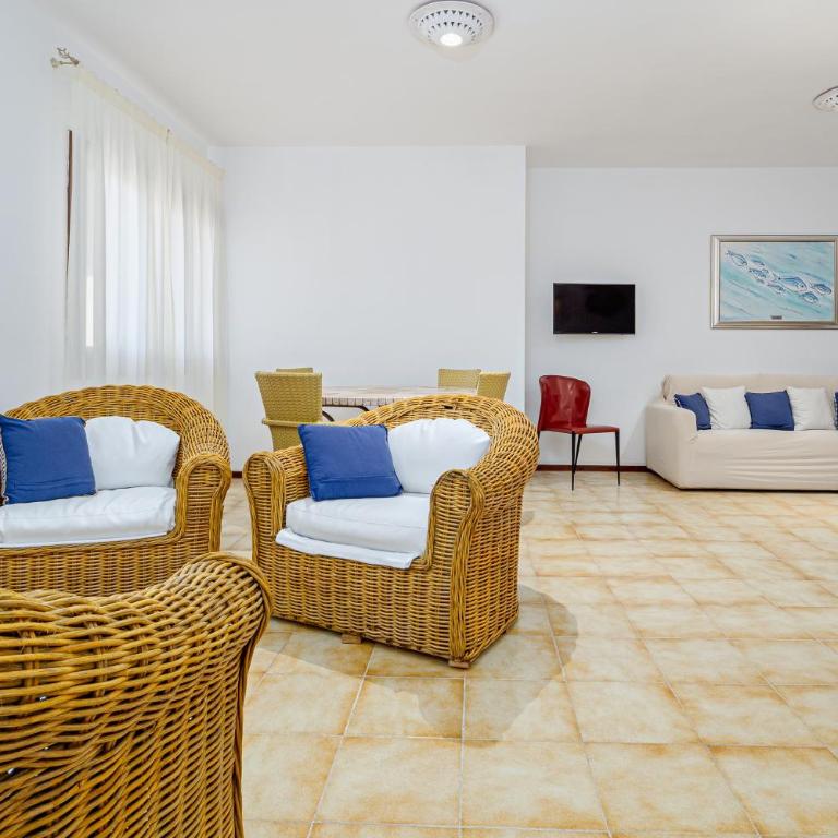 Al Centro - Two-Bedroom Deluxe Apartment with Balcony - 3