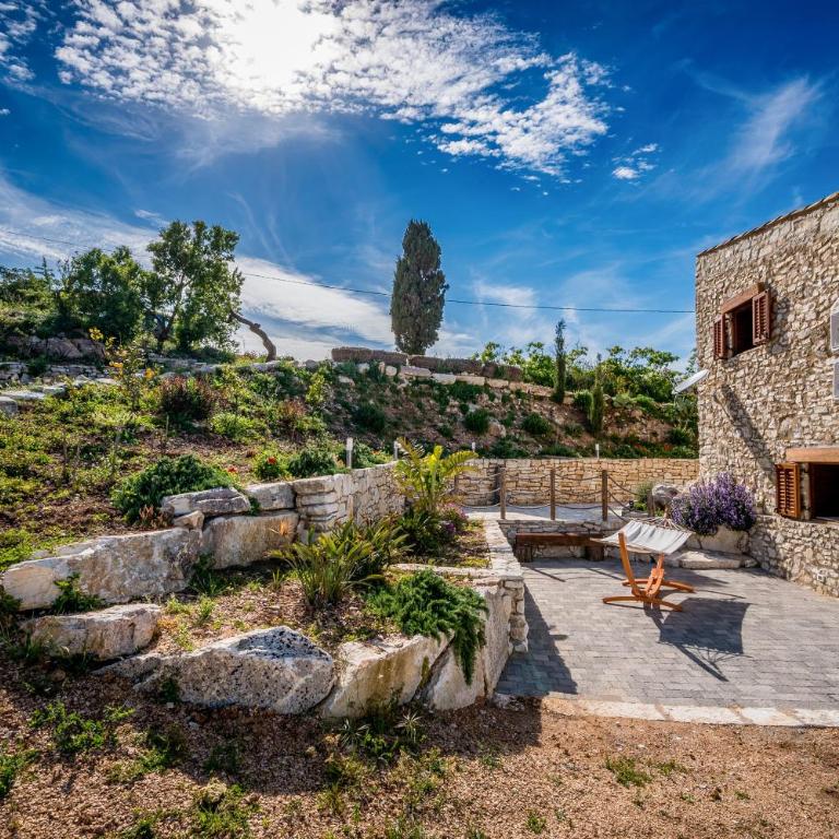Villa Stone Walls with Jacuzzi - Villa con Vista Mare - 23