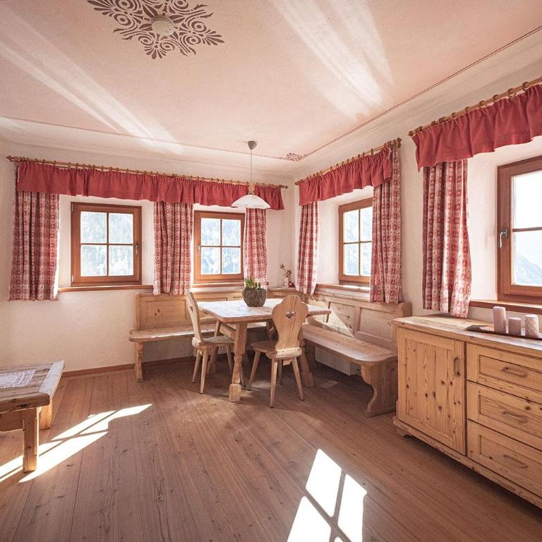Kofler zw den Wänden Apt Alpenrose - Apartamento Deluxe de 2 dormitorios con vistas al jardín - 2