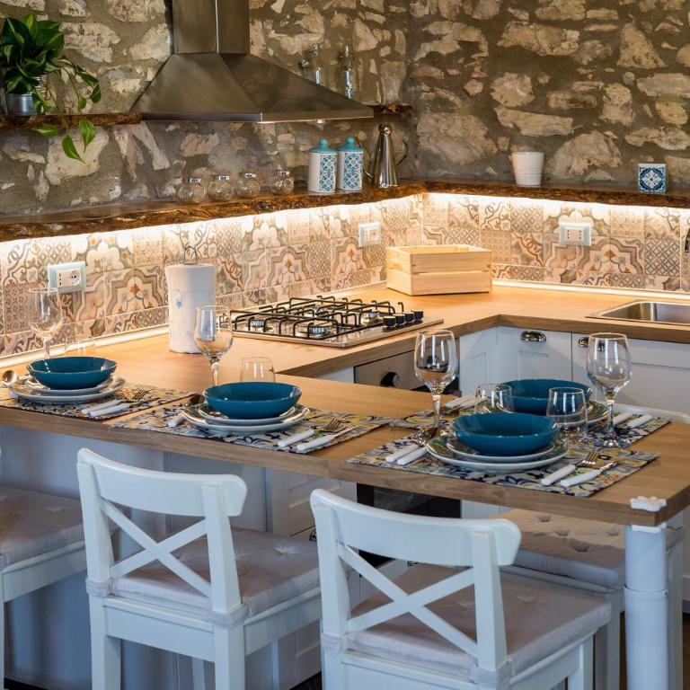 Villa Stone Walls with Jacuzzi - Villa con Vista Mare - 7