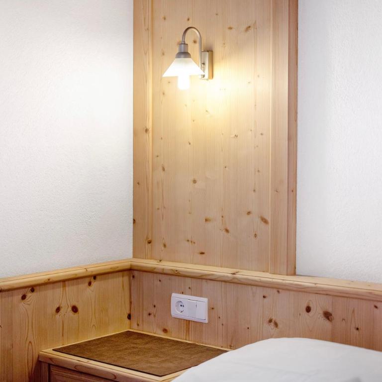 Apartments Antersi Robbi - Appartamento Deluxe con 2 Camere da Letto e Vista Giardino - 13