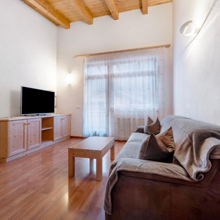 Apartments Antersi Robbi - Appartamento Deluxe con 2 Camere da Letto e Vista Giardino - 1