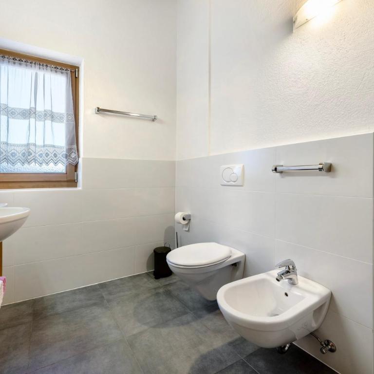 Apartments Antersi Robbi - Appartamento Deluxe con 2 Camere da Letto e Vista Giardino - 18