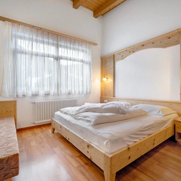Apartments Antersi Robbi - Appartamento Deluxe con 2 Camere da Letto e Vista Giardino - 11