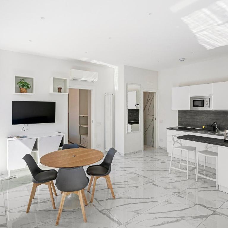 Luxury Apartments Napoli Lungomare - Appartamento Superior con 1 Camera da Letto e Balcone - 6