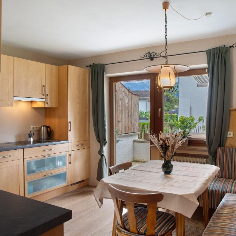 Ferienwohnung Pfingstrose - Two-Bedroom Deluxe Apartment with Garden View - 8