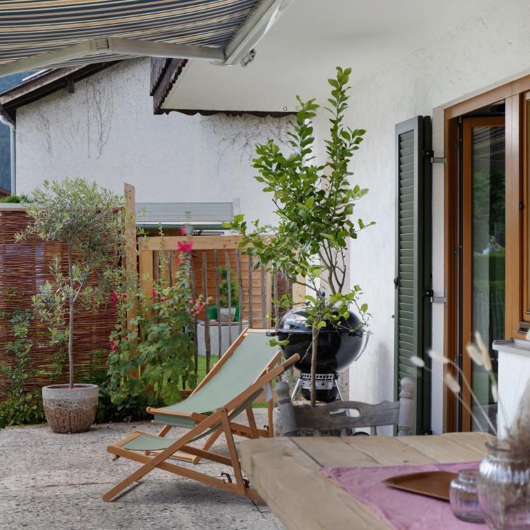 Ferienwohnung Pfingstrose - Two-Bedroom Deluxe Apartment with Garden View - 28