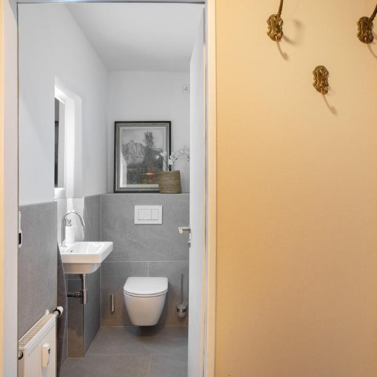 Ferienwohnung Pfingstrose - Two-Bedroom Deluxe Apartment with Garden View - 26