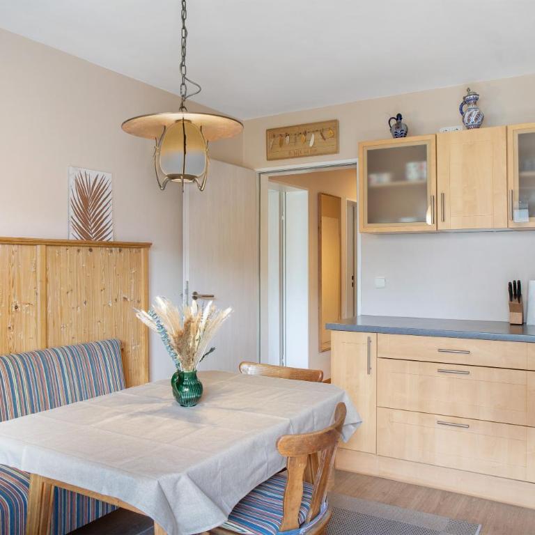 Ferienwohnung Pfingstrose - Two-Bedroom Deluxe Apartment with Garden View - 11