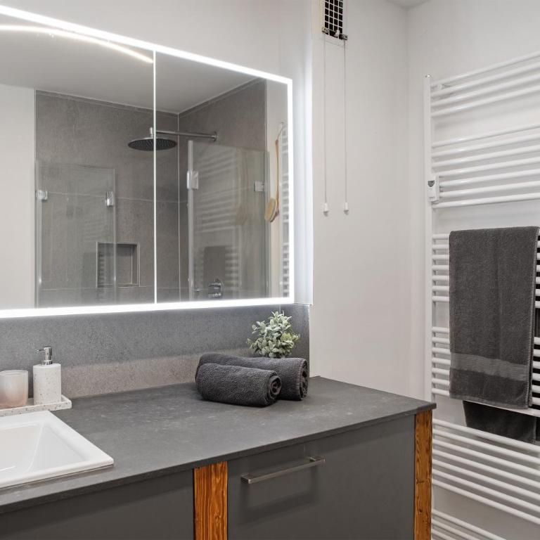 Ferienwohnung Pfingstrose - Two-Bedroom Deluxe Apartment with Garden View - 22