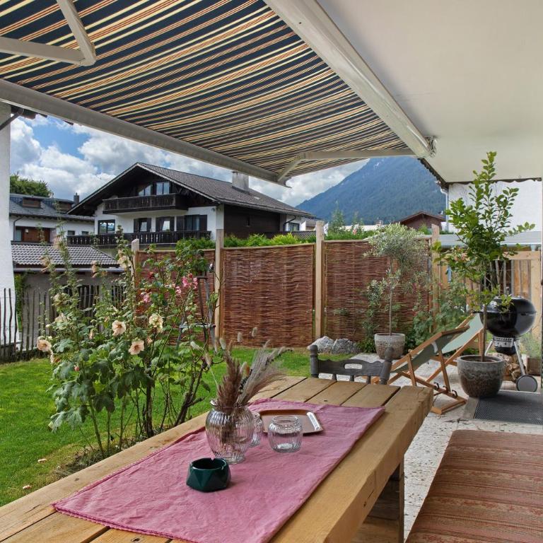 Ferienwohnung Pfingstrose - Two-Bedroom Deluxe Apartment with Garden View - 29