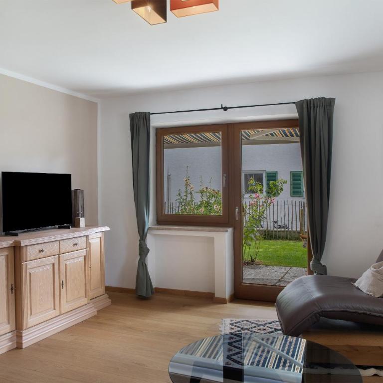 Ferienwohnung Pfingstrose - Two-Bedroom Deluxe Apartment with Garden View - 3