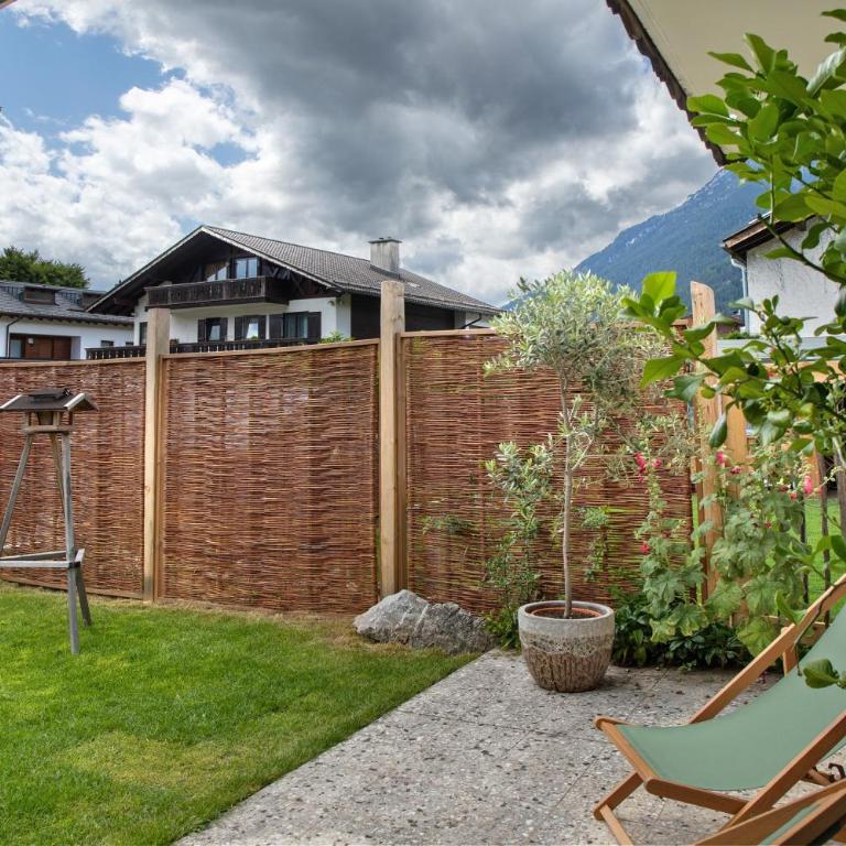 Ferienwohnung Pfingstrose - Two-Bedroom Deluxe Apartment with Garden View - 31