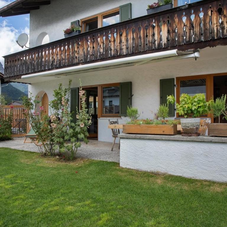 Ferienwohnung Pfingstrose - Two-Bedroom Deluxe Apartment with Garden View - 32