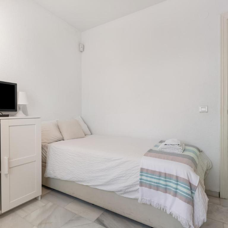 El Rosario la Carihuela - Apartamento Deluxe de 2 dormitorios con vistas al jardín - 21