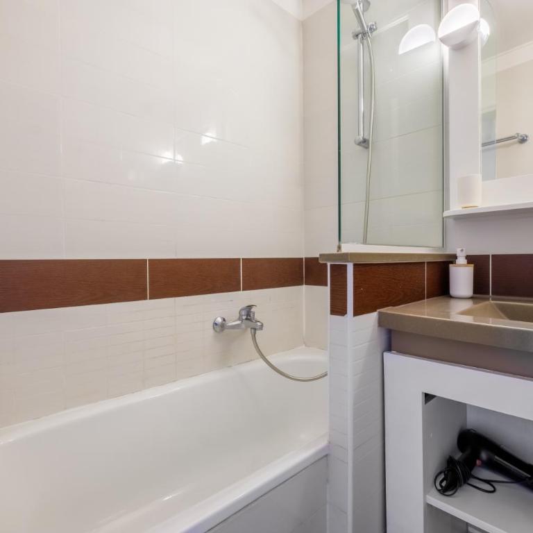 Sur la mer - Appartement 1 Chambre Supérieur avec Balcon - 16