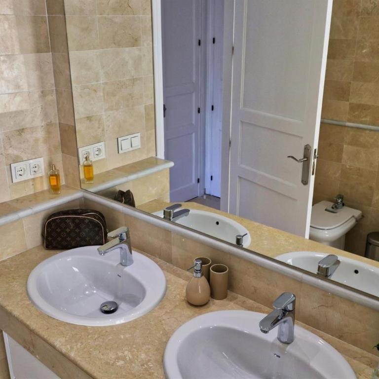 Fabulous apartment in Elviria Hills - Three-Bedroom Apartment with Water View - 11