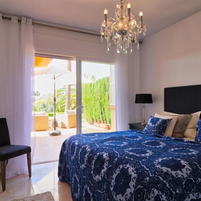Fabulous apartment in Elviria Hills - Three-Bedroom Apartment with Water View - 8
