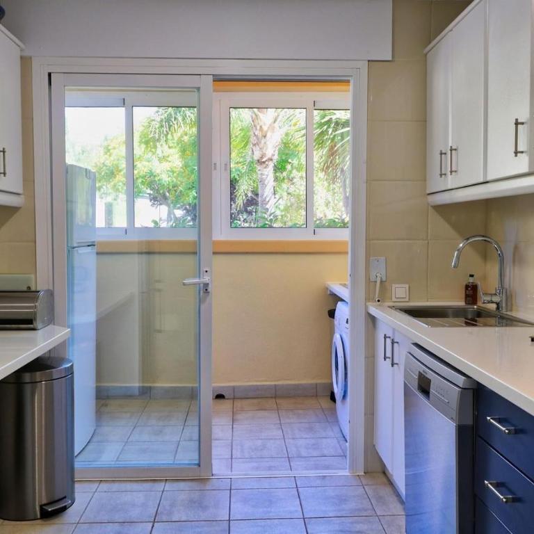 Fabulous apartment in Elviria Hills - Three-Bedroom Apartment with Water View - 7