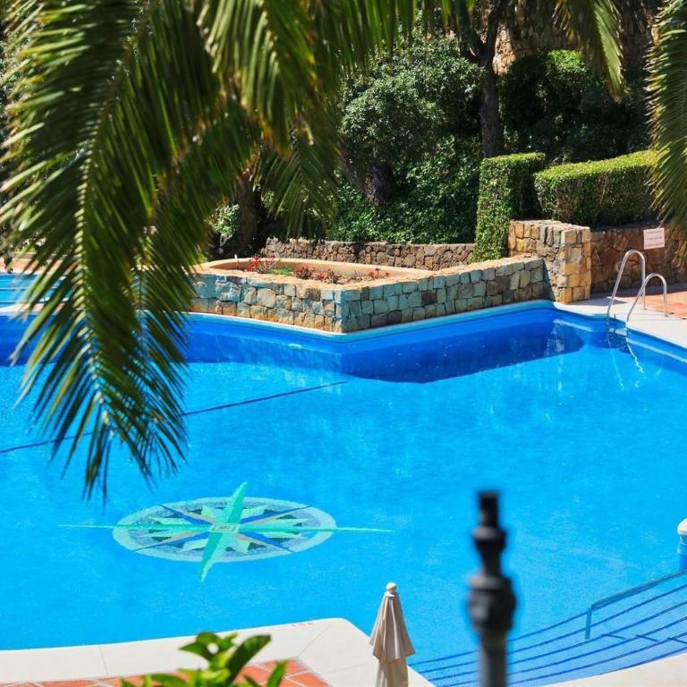 Fabulous apartment in Elviria Hills - Three-Bedroom Apartment with Water View - 2