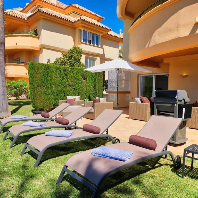 Fabulous apartment in Elviria Hills - Three-Bedroom Apartment with Water View - 3