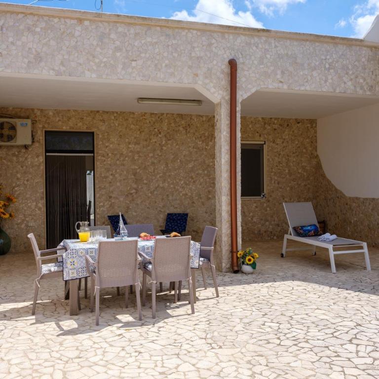 Villa Maestrale a Torre Lapillo - Villa with Garden View - 19