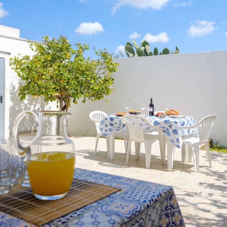 Villa Maestrale a Torre Lapillo - Villa with Garden View - 1