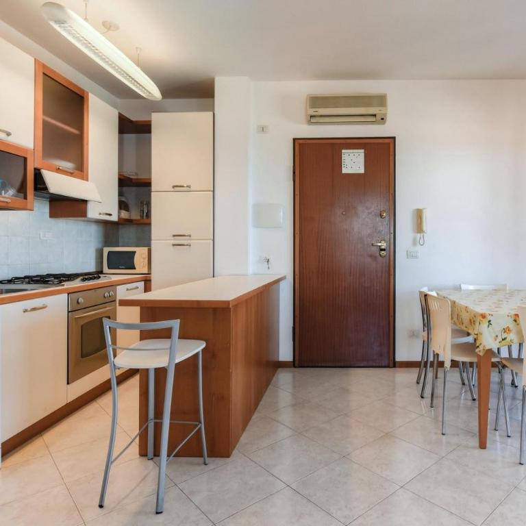 Royal - Two-Bedroom Deluxe Apartment with Ocean View - 9